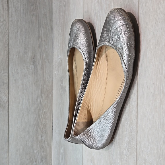 Tory Burch Womens Ruby Pewter silver Logo Flats Ballet shoes sz 9M - Picture 1 of 15